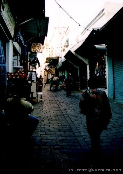 image-002 <p><b>Tunis</b></p>
<p>Erster Gang durch die Souks</p>
