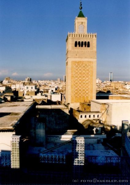 image-007 <p><b>Tunis</b></p>
<p>Über den Dächern von Tunis</p>