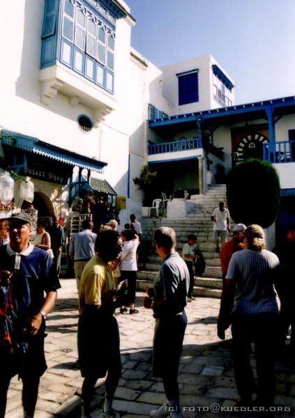 image-013 <p><b>Sidi Bou Saïd</b></p>
<p>Die Hauptstraße von Sidi Bou Saïd</p>