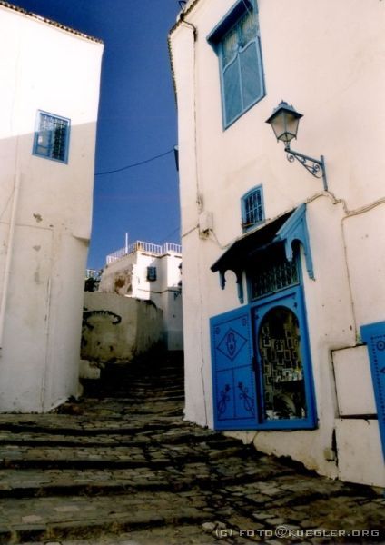 image-014 <p><b>Sidi Bou Saïd</b></p>
<p>Eine der Nebenstraßen in Sidi Bou Saïd</p>