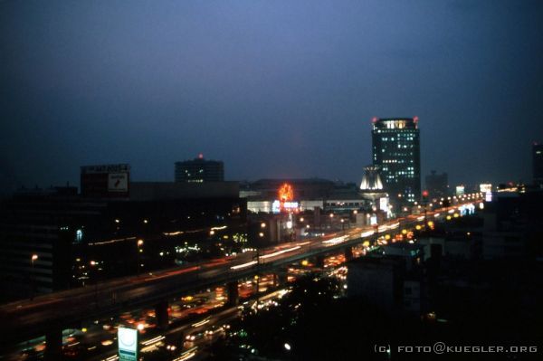 image-002 <p><b>Bangkok</b></p>
<p>Blick aus unserem Hotel-Zimmer</p>