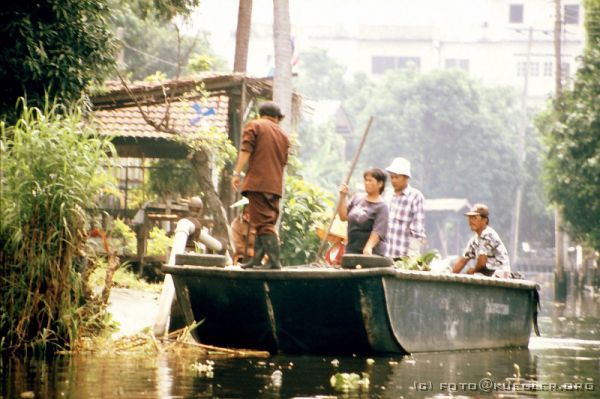 image-007 <p><b>Bangkok</b></p>
<p>Auf den Khlongs der Altstadt</p>