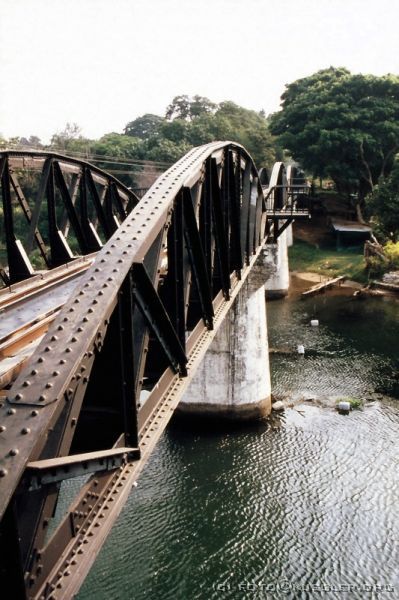 image-075 <p><b>Kanchanaburi - Die Brücke am Kwai</b></p>
