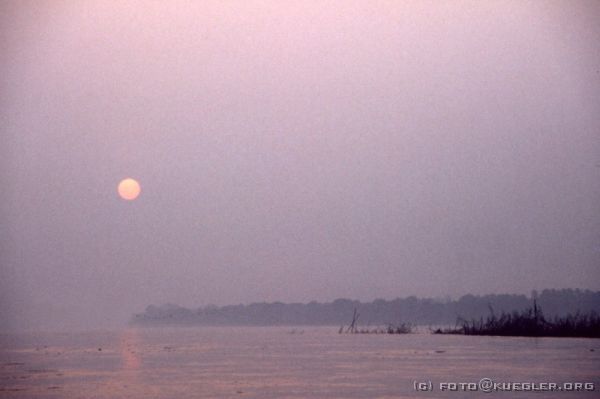 image-176 <p><b>Sonnenuntergang auf dem Mekong</b></p>