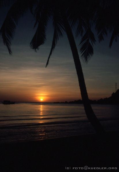 image-297 <p><b>Ko Chang</b></p>
<br>
<p>Gegen 17:30 Uhr sind wir wieder am Resort und erleben den schönsten Sonnenuntergang des Urlaubs.</p>