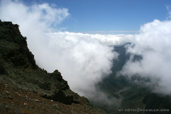 IMG_0530 <p>Es dauert nicht lange, und die gesamte Caldera hängt voller Wolken.</p>