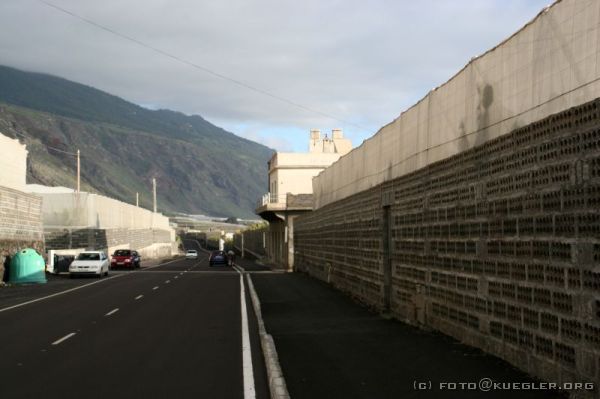 IMG_0678 <p>So sieht es kilometerlang aus, wenn man der Straße durch die Bananenfelder folgt.</p>