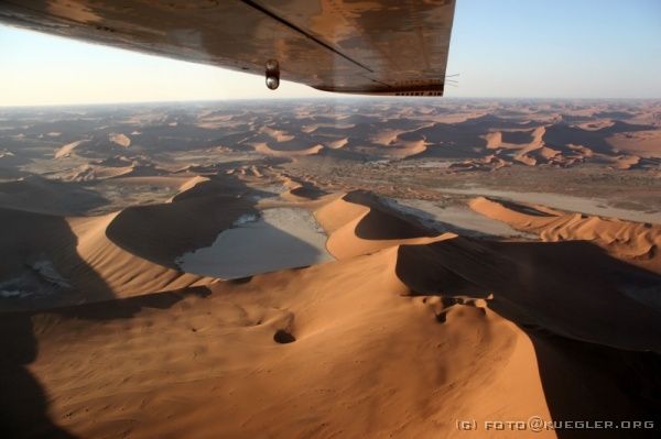 IMG_3855 <P><B>Rundflug über die Namib</B></P>