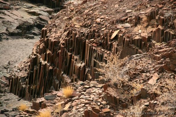 IMG_4225 <P><B>Orgelpfeifen</B></P>

<P>Anschließend geht zum "Verbrannten Berg", zu den "Orgelpfeifen" und dem "Versteinerten Wald", einigen geologisch interessanten Stellen.</P>