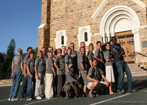 IMG_5186-ausschnitt <P><B>Gruppenfoto vor der Christuskirche in Windhoek</B></P>