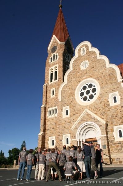 IMG_5187 <P><B>Gruppenfoto vor der Christuskirche in Windhoek</B></P>