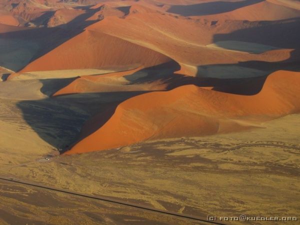 IMG_6535 <P><B>Rundflug über die Namib</B></P>
<P>Die Düne 45 von oben</P>